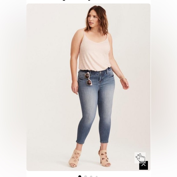 Torrid Bombshell crops 16 NWT (rs) - Picture 1 of 5